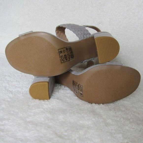 Heeled Sandals Light Gray Faux Suede Womens Size 7.5 Qupid Alona Style 702062 - Picture 8 of 13